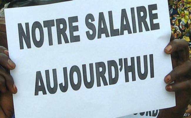 Deux poids, deux mesures au Tchad: le Président Déby met fin aux ponctions sur les soldes des militaires, mais pas pour les fonctionnaires