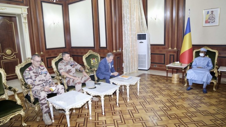 Au Tchad, le Chef de la junte militaire reçoit le nouveau Commandant de la force française Barkhane